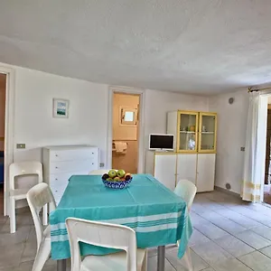 Isa-residence With Swimming-pool In At Only 500 M From The Aparthotel